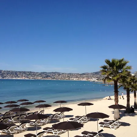 Apartment 2p Dernier Etage Vue Mer,piscine,tennis,wifi,plage Antibes
